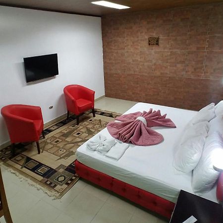 Hotel Don Vito Естелі Екстер'єр фото