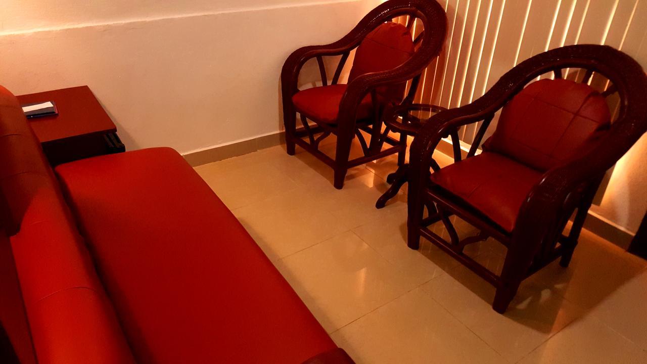 Hotel Don Vito Естелі Екстер'єр фото