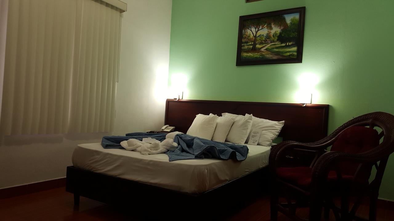 Hotel Don Vito Естелі Екстер'єр фото