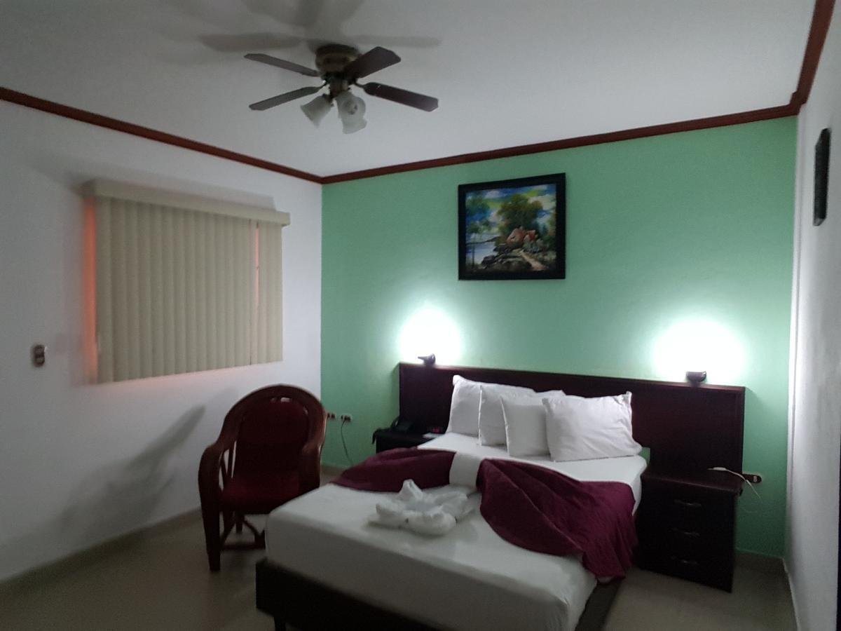 Hotel Don Vito Естелі Екстер'єр фото
