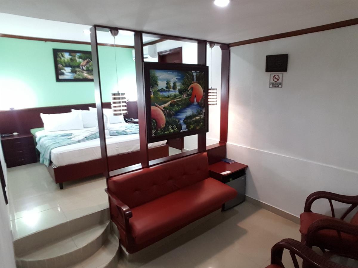 Hotel Don Vito Естелі Екстер'єр фото