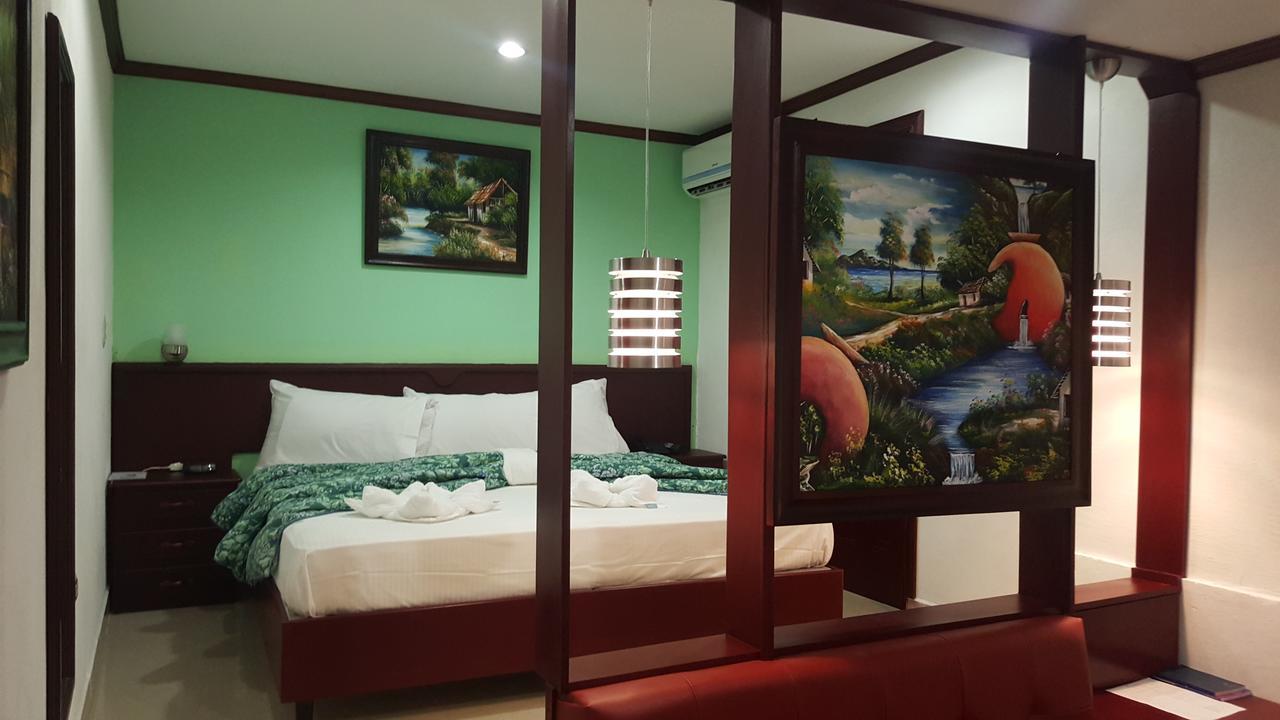 Hotel Don Vito Естелі Екстер'єр фото