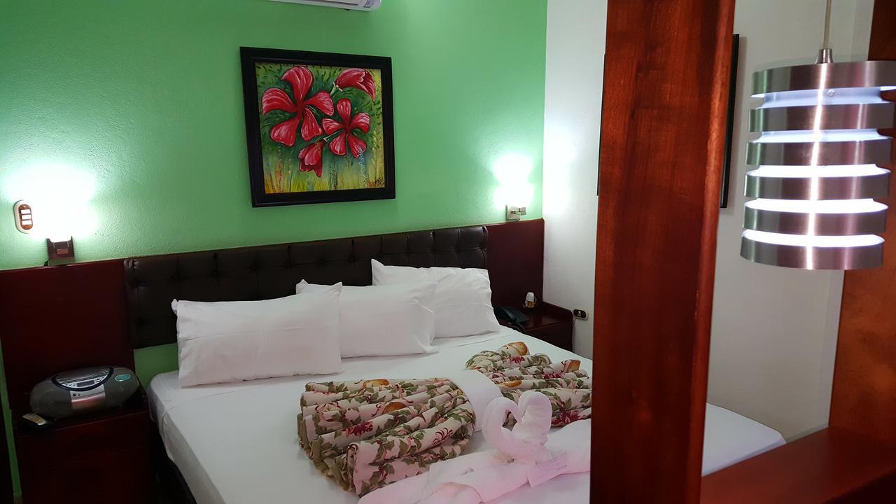 Hotel Don Vito Естелі Екстер'єр фото