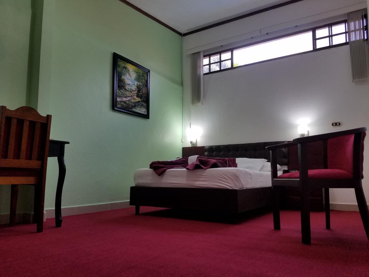 Hotel Don Vito Естелі Екстер'єр фото