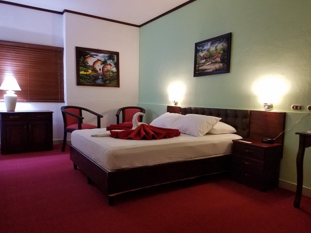 Hotel Don Vito Естелі Екстер'єр фото