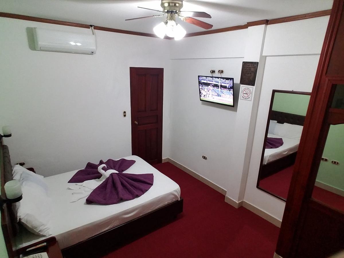 Hotel Don Vito Естелі Екстер'єр фото