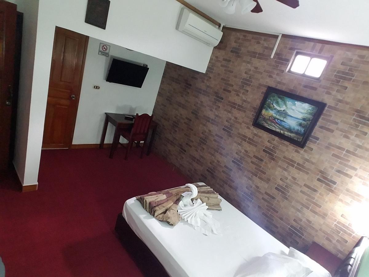 Hotel Don Vito Естелі Екстер'єр фото