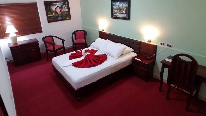Hotel Don Vito Естелі Екстер'єр фото