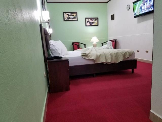 Hotel Don Vito Естелі Екстер'єр фото