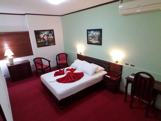 Hotel Don Vito Естелі Екстер'єр фото