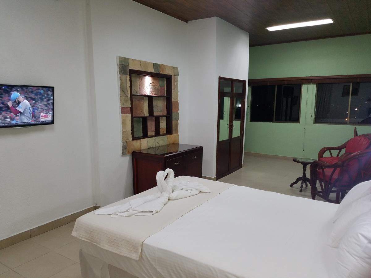 Hotel Don Vito Естелі Екстер'єр фото
