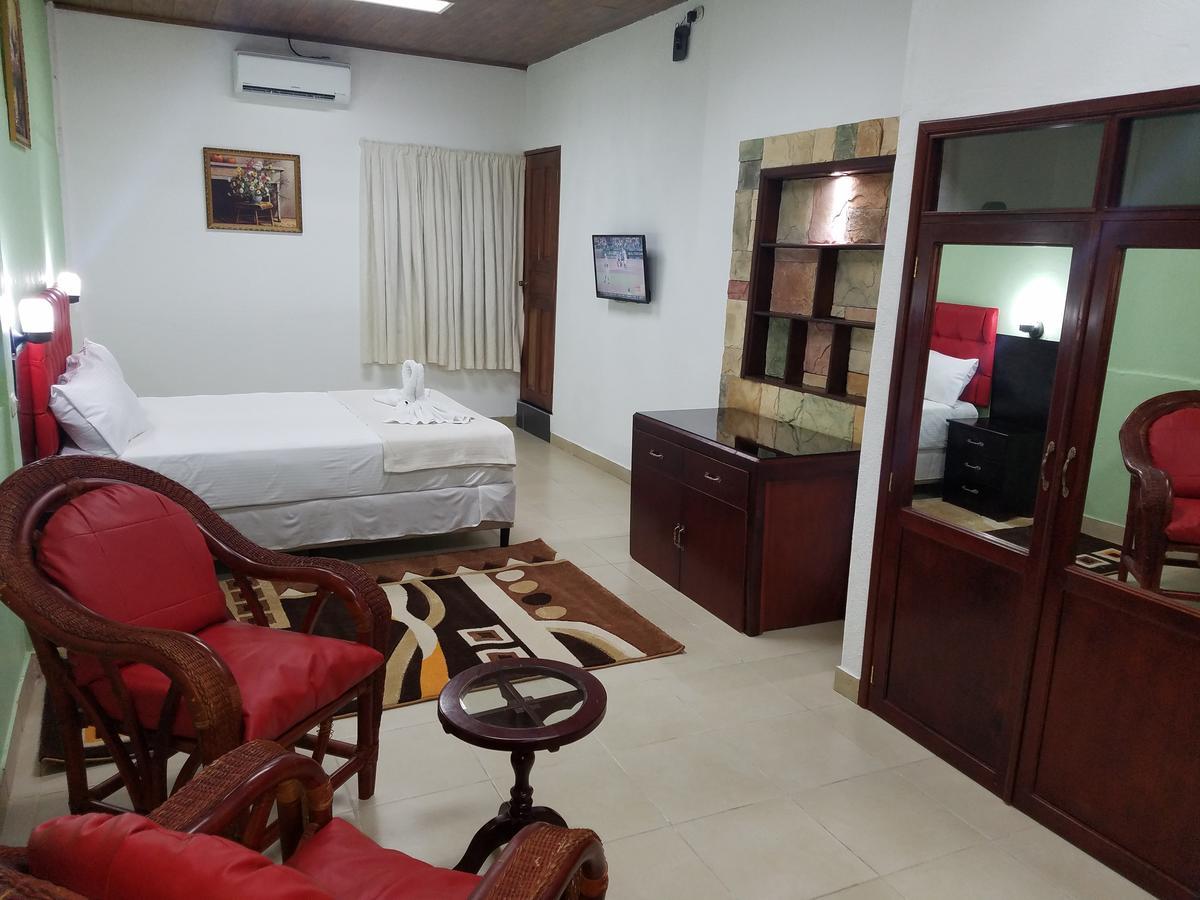 Hotel Don Vito Естелі Екстер'єр фото