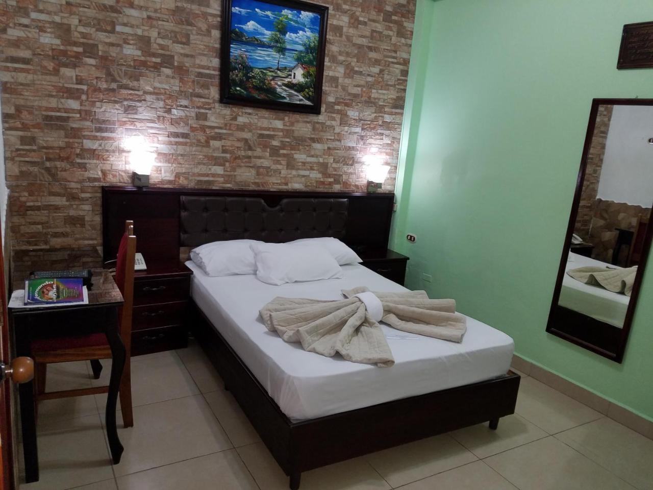 Hotel Don Vito Естелі Екстер'єр фото